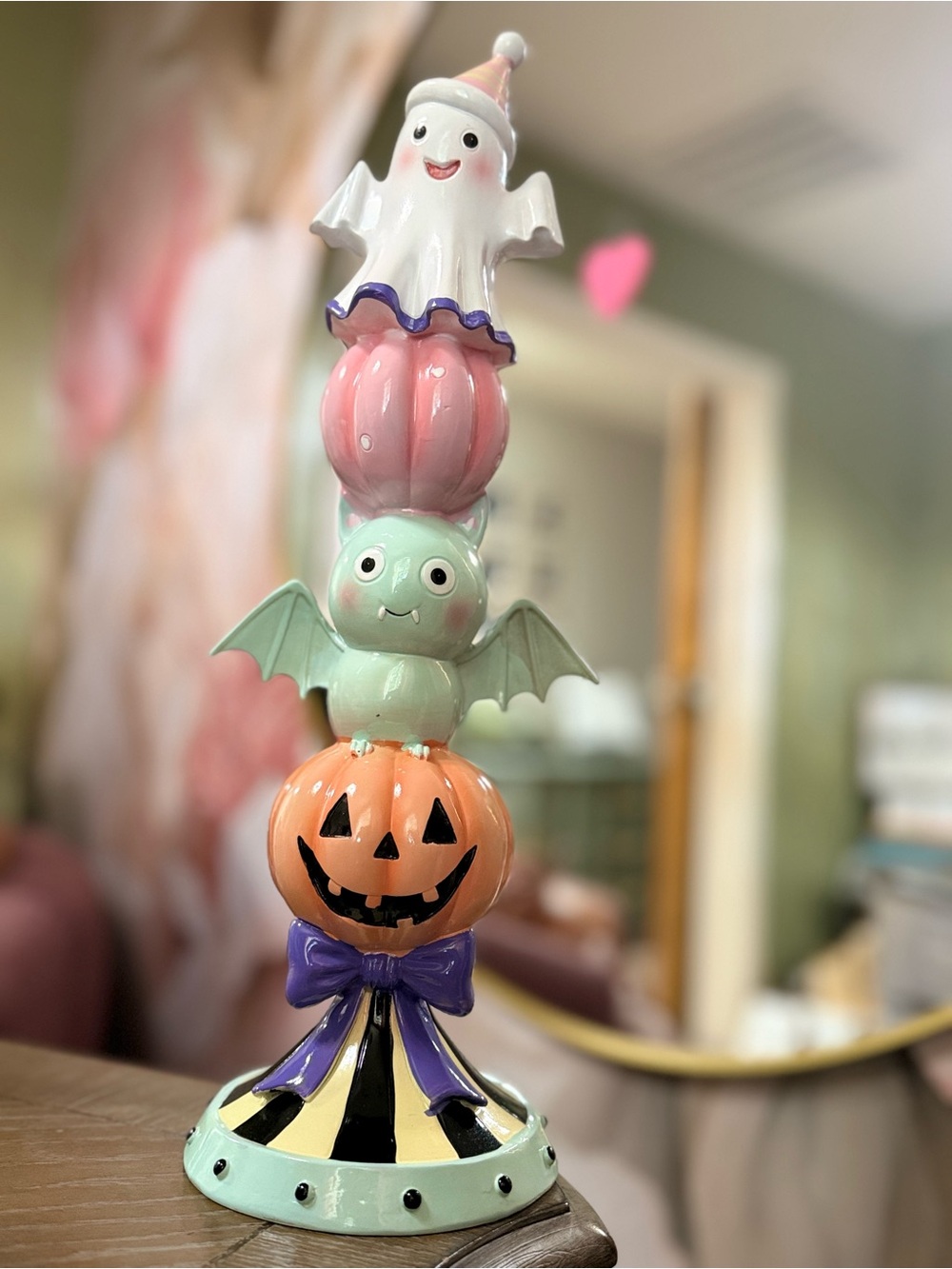 Viral T.J.Maxx Home Goods Totem Party Ghost  Bats and Pumpkin Resin figurine
